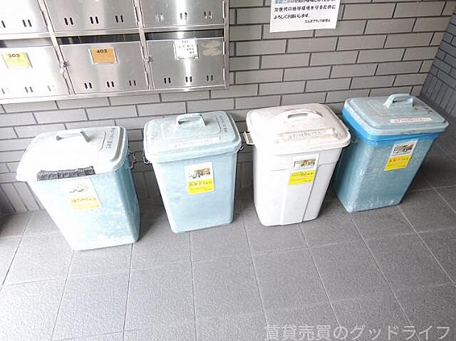 11 / 18