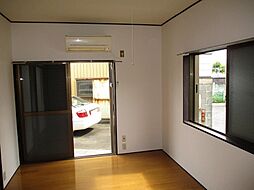 東武伊勢崎線 草加駅 バス15分 市営住宅前下車 徒歩4分の賃貸アパート 1階2Kのリビング/ダイニング