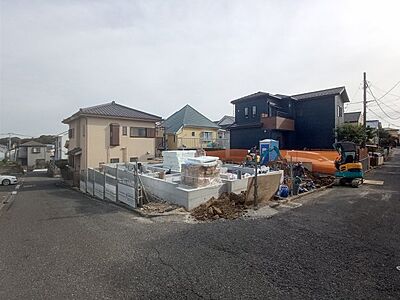 外観：角地で開放感ある現地です。