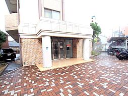 8 / 27