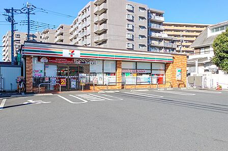 セブンイレブン入間豊岡東店 徒歩9分。 650m