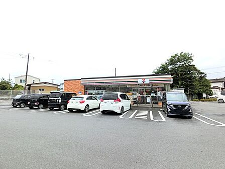 セブンイレブン飯能中居店 徒歩10分。 760m