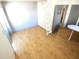 コートサンカーラ 205 2階ワンルームのリビング/ダイニング