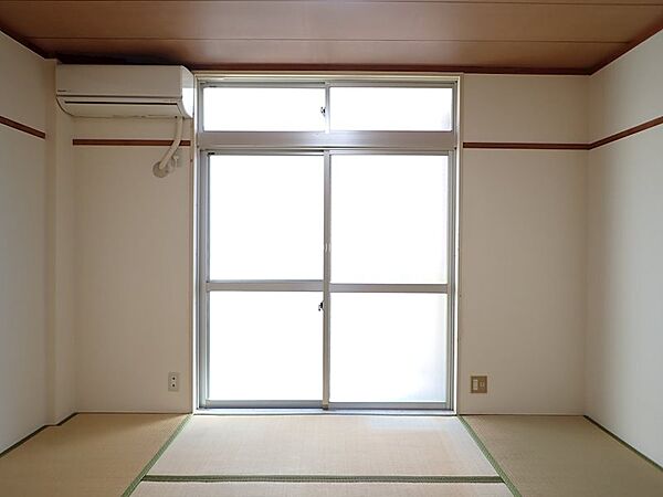 画像5:落ち着いた畳のお部屋です。