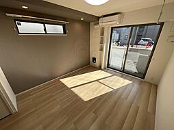 ゼファー 四辻 1階1Kのリビング/ダイニング