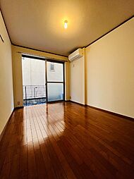 ガーデンコート 102 1階ワンルームのリビング/ダイニング