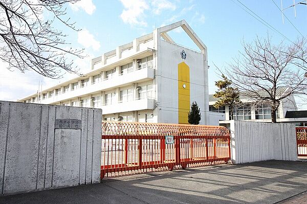 画像22:清須市立桃栄小学校 469m