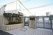 六郷小学校 708m