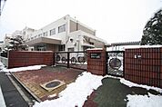 栄生小学校 237m