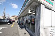 ローソンストア100西区比良店 318m