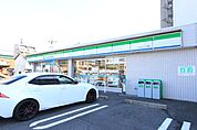 ファミリーマート鳥見町二丁目店 704m