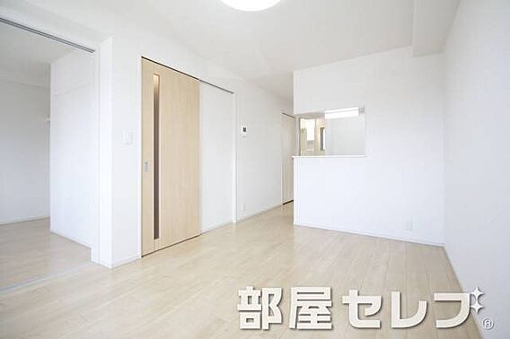 キャラ東海_内装_2