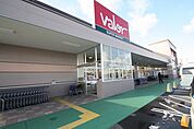 バロー堀越店 793m