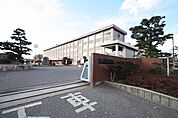 愛知県立西春高校 1349m