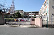 名古屋市立桜丘中学校 471m