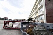 ローソンストア100徳重名古屋芸大駅前店 273m
