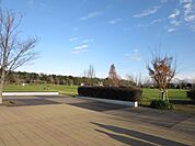 公園「弁天ふれあいの森公園まで290m」