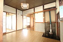 若柴戸建て 6DKのリビング/ダイニング