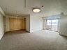 その他：リビングは川を望める景色です。カーペット張替え済み