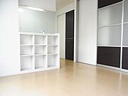 カウンターキッチン付きのリビング
