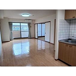 アパラザール東富山 106 1階3LDKのリビング/ダイニング