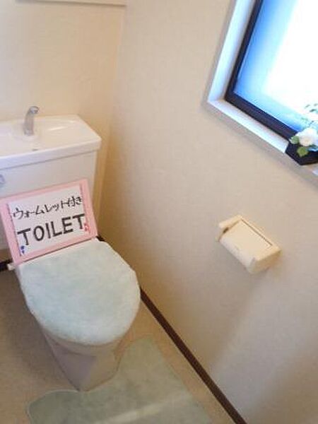 画像3:トイレには窓があり、明るいです