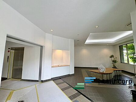 JR京葉線「新浦安」駅徒歩25分です。