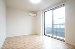 東武宇都宮線 新栃木駅 バス11分 総合運動公園東下車 徒歩4分の賃貸アパート 1階ワンルームのリビング/ダイニング