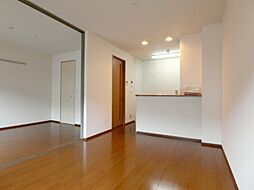 JR東北本線 岡本駅 徒歩15分の賃貸マンション 1階2LDKのリビング/ダイニング