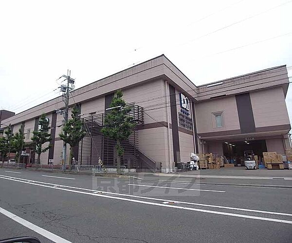 画像25:ケーヨーデイツー 嵯峨店まで302m 丸太町通り沿いにあり、ガレージが広く利用しやすいです。