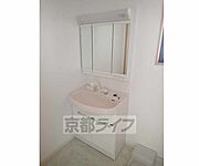 シャンプードレッサーの三面鏡です。