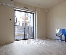 エルメゾン嵯峨 103 1階1Kのリビング/ダイニング