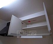 キッチン上にも収納有り