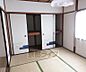 リビング/ダイニング：2階6帖の和室です。