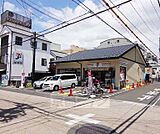 セブンイレブン 伏見新町4丁目店まで120m 伏見桃山駅に近く駐車場もあるのでお車でも行けます。
