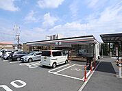 コンビニ「セブンイレブンまで530m」