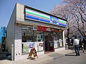 コンビニ「スリーエフまで200m」