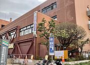 役所「横浜市港北区役所まで796m」