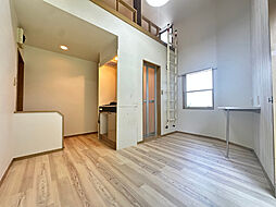 ハウス浅間 1階ワンルームのリビング/ダイニング