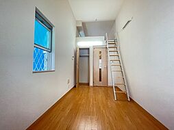 ランドマーク 1階1Kのリビング/ダイニング