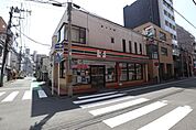 コンビニ「セブンイレブンまで140m」