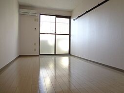 ロイヤルハイム 102 1階1Kのリビング/ダイニング