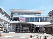 ショッピング施設「オダキューＯＸまで740m」
