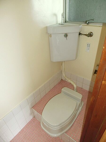 画像8:室内に専用トイレ付き。 （※参考写真）