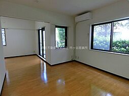 エミネンス富紀 117 1階ワンルームのリビング/ダイニング