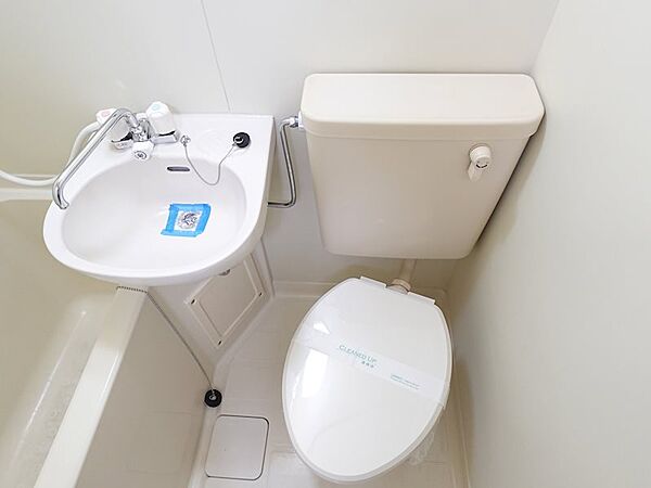 画像9:3点ユニットトイレ側