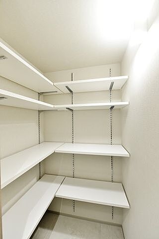 収納 ローレル・トアスクエア 13階/1304