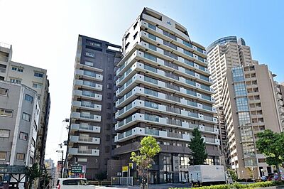 外観:JR三ノ宮駅・元町駅、阪急神戸三宮駅へアクセス可能な好立地です。海と山が近い神戸の街では、自然を身近に感じながら便利な生活が出来ます。近隣には飲食店やコンビニなどもあり便利です。 外観:JR三ノ宮駅・元町駅、阪急神戸三宮駅へアクセス可能な好立地です。海と山が近い神戸の街では、自然を身近に感じながら便利な生活が出来ます。近隣には飲食店やコンビニなどもあり便利です。