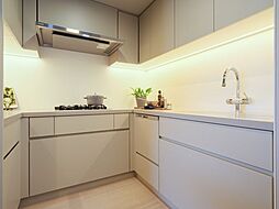 U字型オリジナルキッチン・給水管・給湯管まで新規交換済み