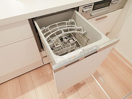 ◆食器洗浄機◆家事の時間を短縮できる優れもの。さらに節水・節約を同時に行うことができるので、人気があり重宝します。